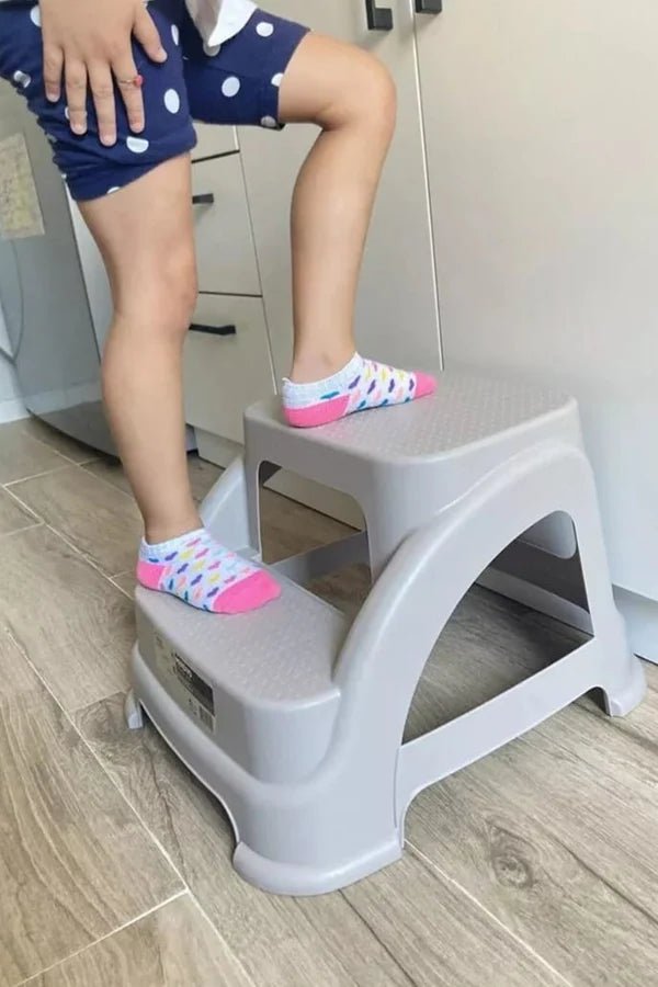 STEP STOOL WHICH COULD BEAR WEIGHT UPTO 120 KGS